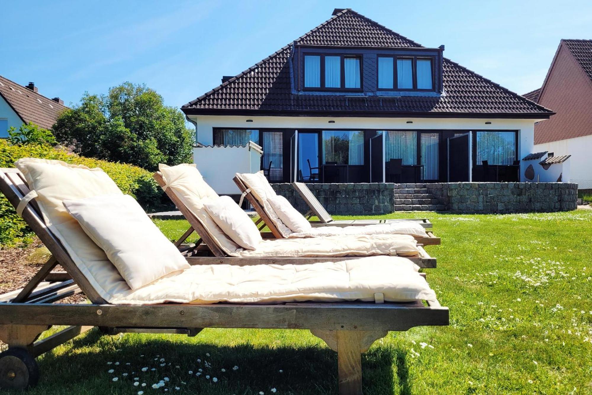 Nur 7 Gehminuten Zum Strand, Sehr Hochwertige Ferienwohnung Mit Terrasse In Ruhiger Lage, Inklusive Parkplatz Und Fahrradunterstellplatz Laesst Keine Wuensche Offen シャルボイツ エクステリア 写真