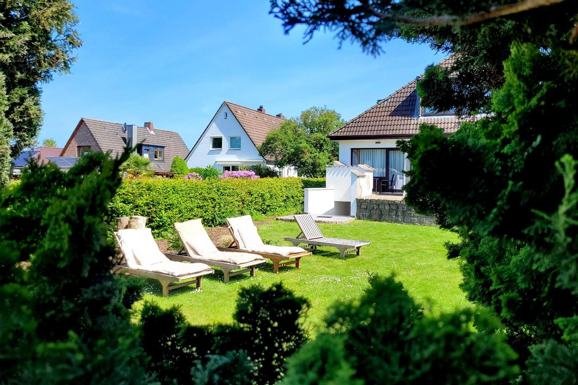 Nur 7 Gehminuten Zum Strand, Sehr Hochwertige Ferienwohnung Mit Terrasse In Ruhiger Lage, Inklusive Parkplatz Und Fahrradunterstellplatz Laesst Keine Wuensche Offen シャルボイツ エクステリア 写真