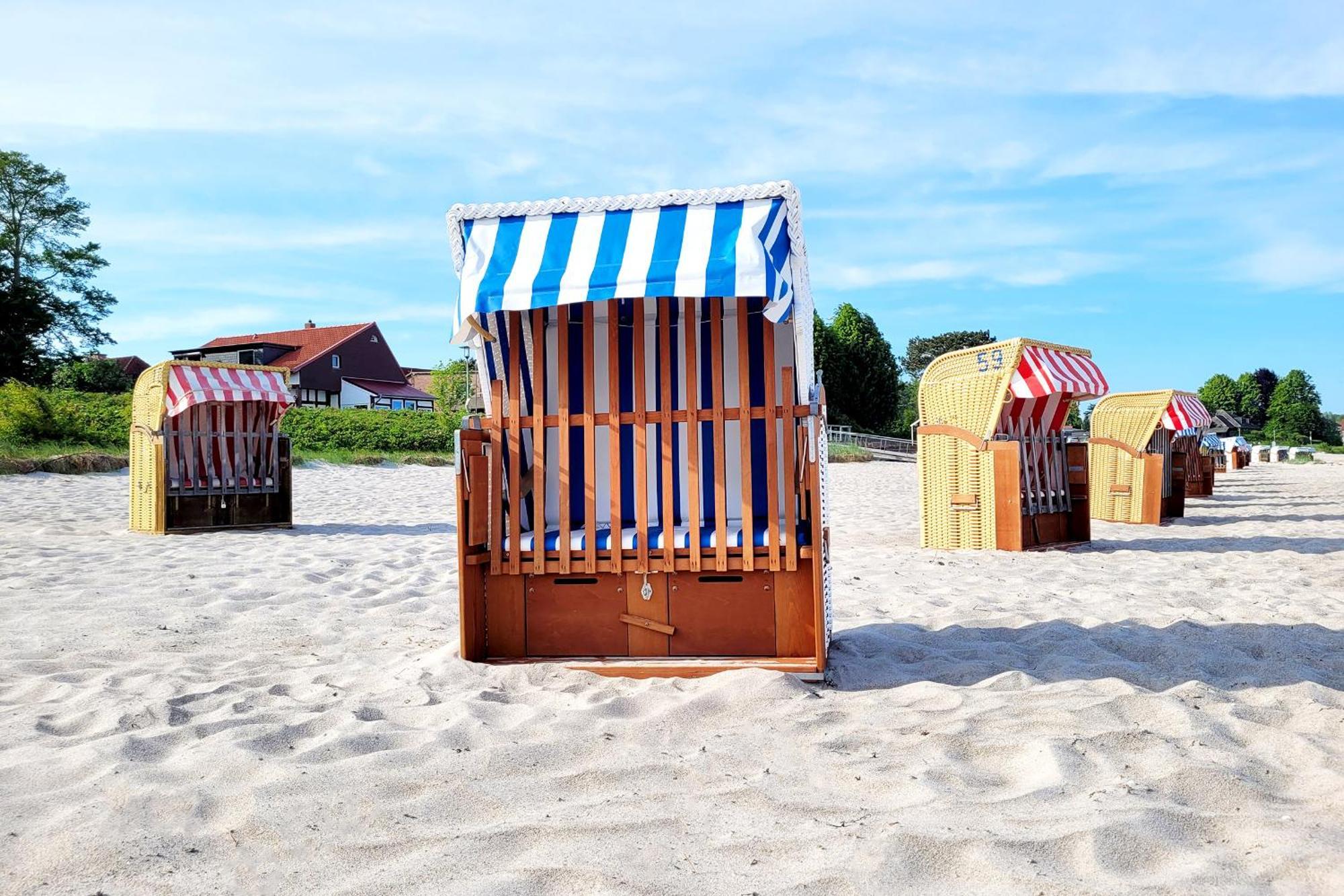 Nur 7 Gehminuten Zum Strand, Sehr Hochwertige Ferienwohnung Mit Terrasse In Ruhiger Lage, Inklusive Parkplatz Und Fahrradunterstellplatz Laesst Keine Wuensche Offen シャルボイツ エクステリア 写真