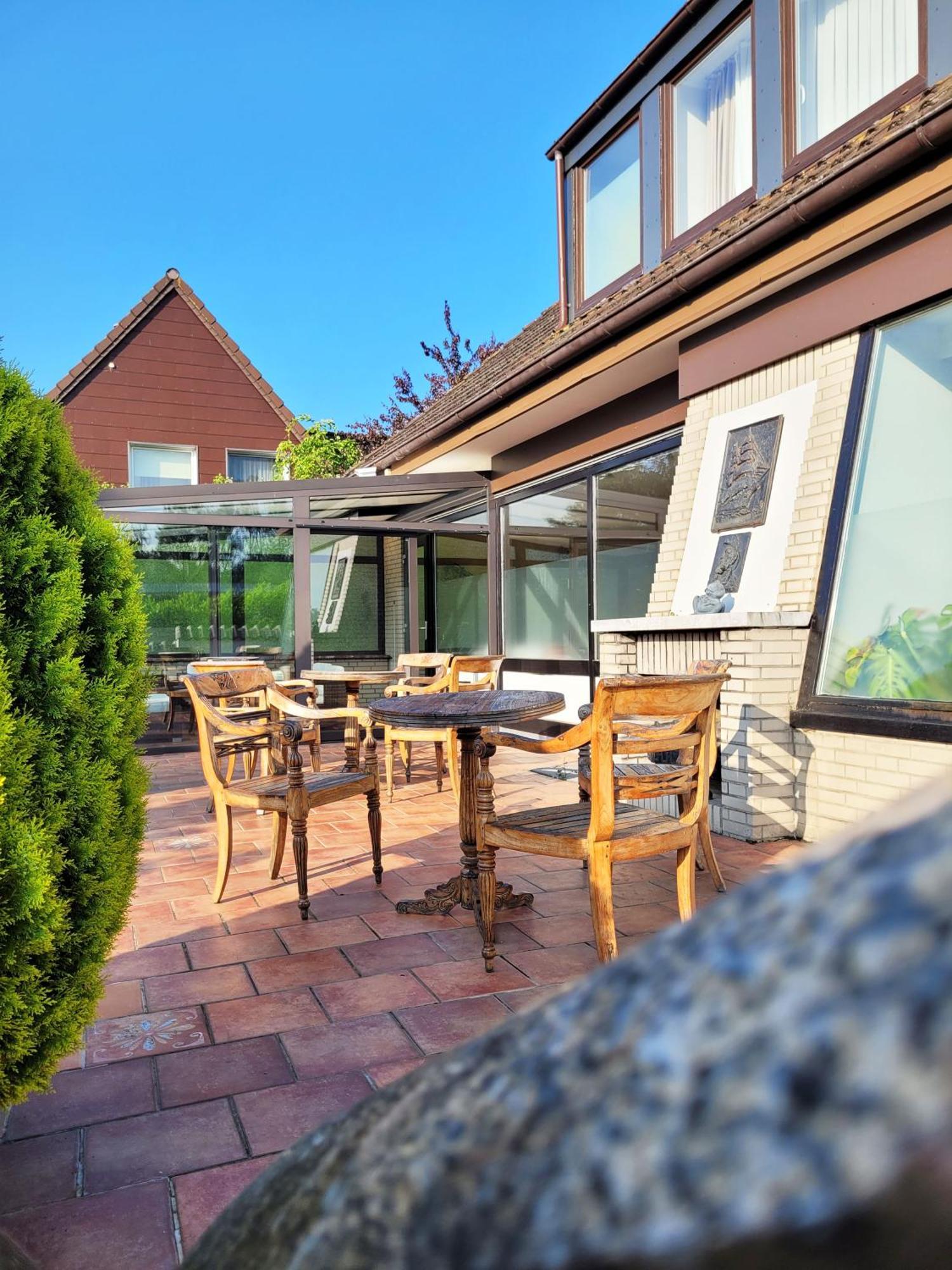 Nur 7 Gehminuten Zum Strand, Sehr Hochwertige Ferienwohnung Mit Terrasse In Ruhiger Lage, Inklusive Parkplatz Und Fahrradunterstellplatz Laesst Keine Wuensche Offen シャルボイツ エクステリア 写真