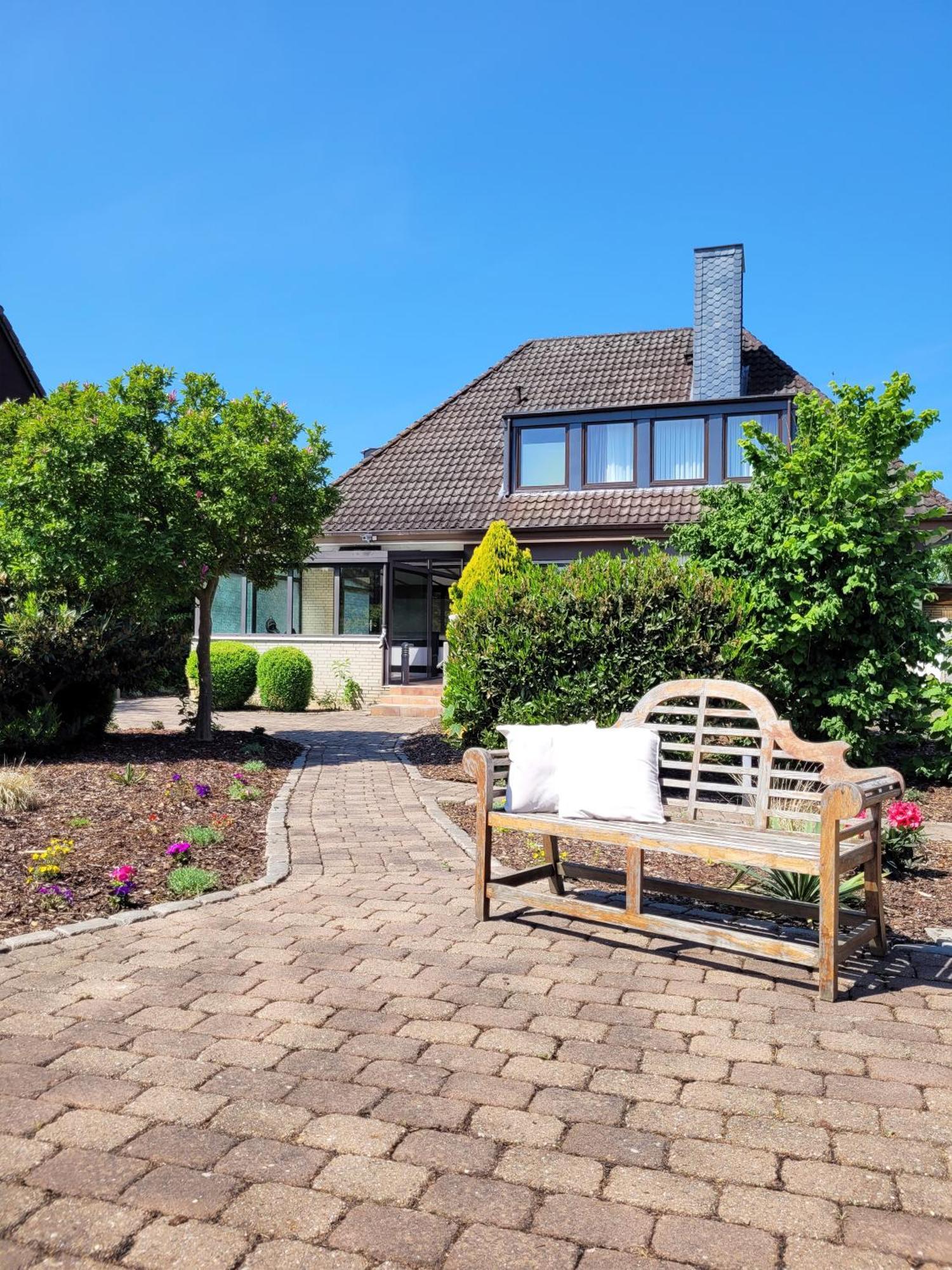 Nur 7 Gehminuten Zum Strand, Sehr Hochwertige Ferienwohnung Mit Terrasse In Ruhiger Lage, Inklusive Parkplatz Und Fahrradunterstellplatz Laesst Keine Wuensche Offen シャルボイツ エクステリア 写真