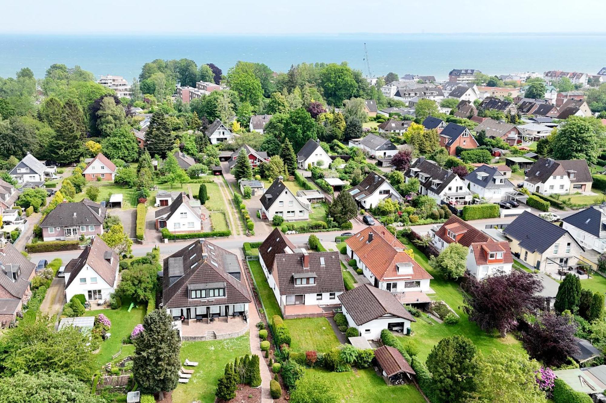 Nur 7 Gehminuten Zum Strand, Sehr Hochwertige Ferienwohnung Mit Terrasse In Ruhiger Lage, Inklusive Parkplatz Und Fahrradunterstellplatz Laesst Keine Wuensche Offen シャルボイツ エクステリア 写真